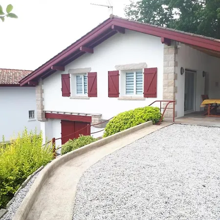 Holiday home Aire-leku Saint-Pee-sur-Nivelle
